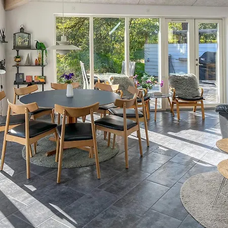 Vakantiehuis Gorgeous In With Kitchen